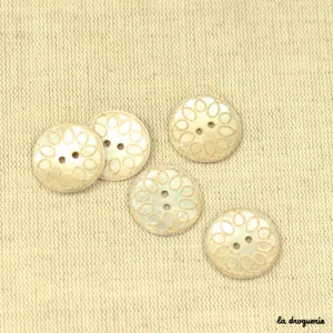 Botones nácar grabados rizados 22 mm