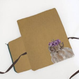 Lou The Sheep Ocre estuche guarda agujas The Blue Rabbit House